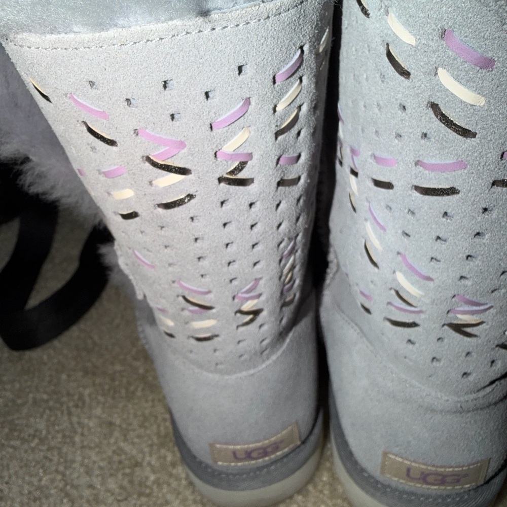 Ugg Light Gray Plush Lined Boot Interior - image 2